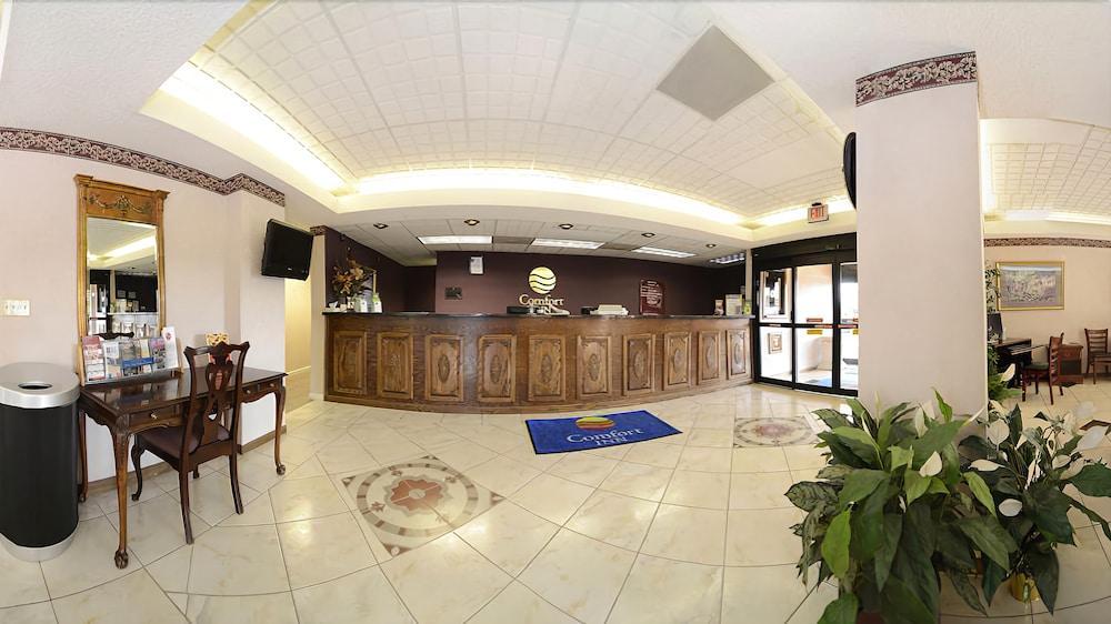 Отель Clarion Pointe Forsyth I-75 Экстерьер фото