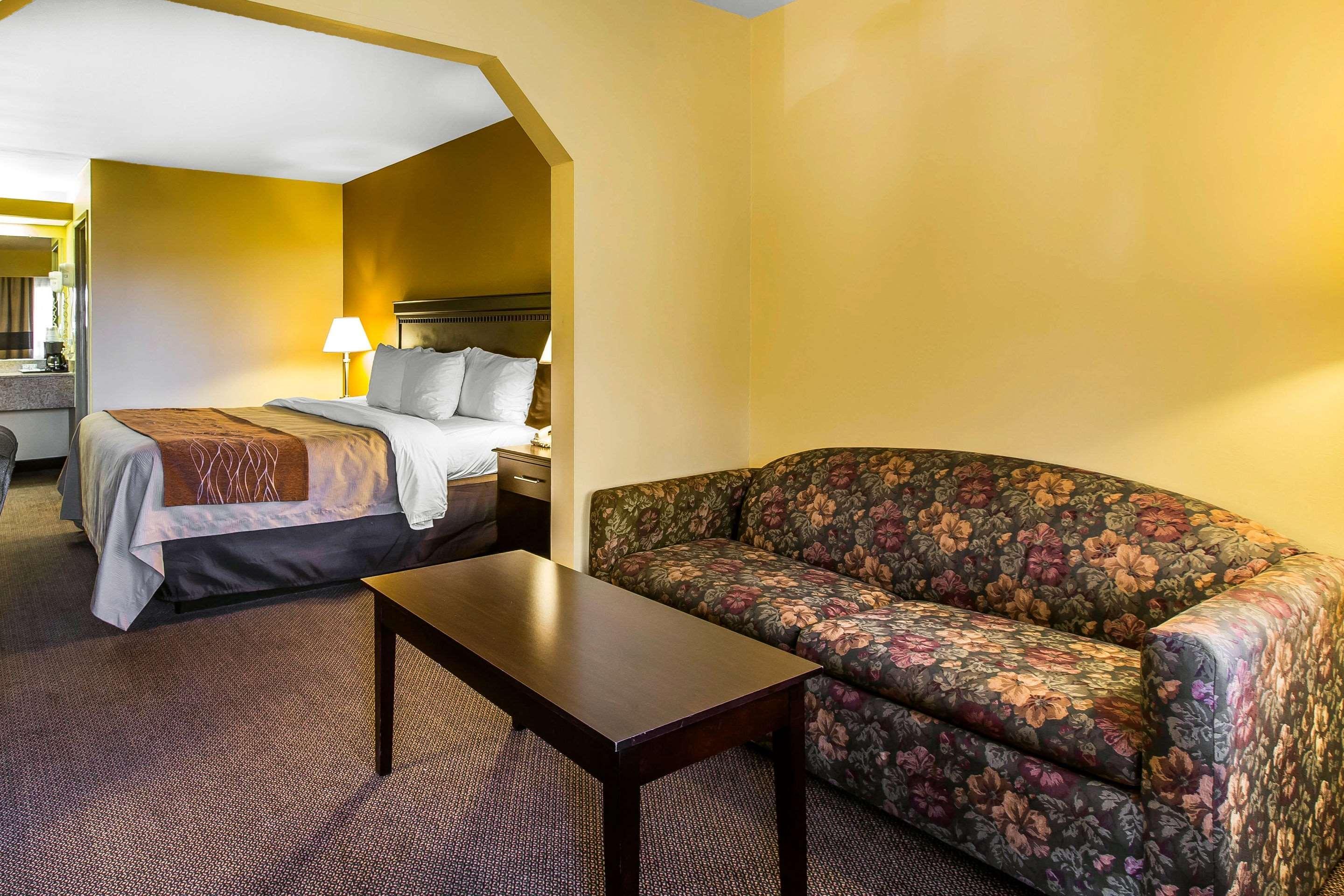 Отель Clarion Pointe Forsyth I-75 Экстерьер фото