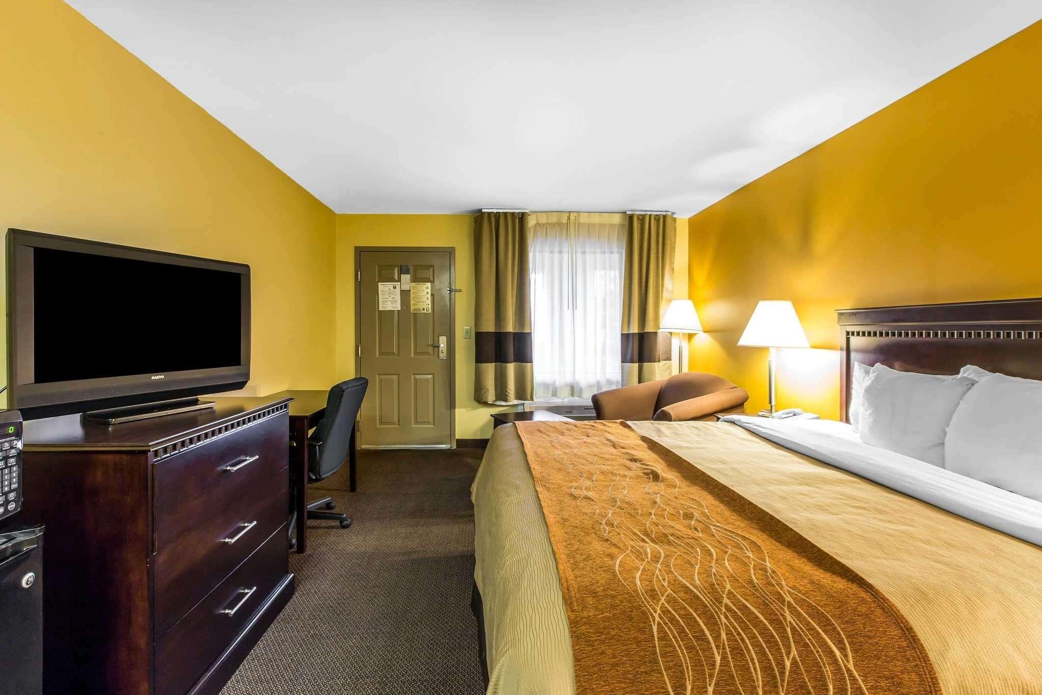 Отель Clarion Pointe Forsyth I-75 Экстерьер фото