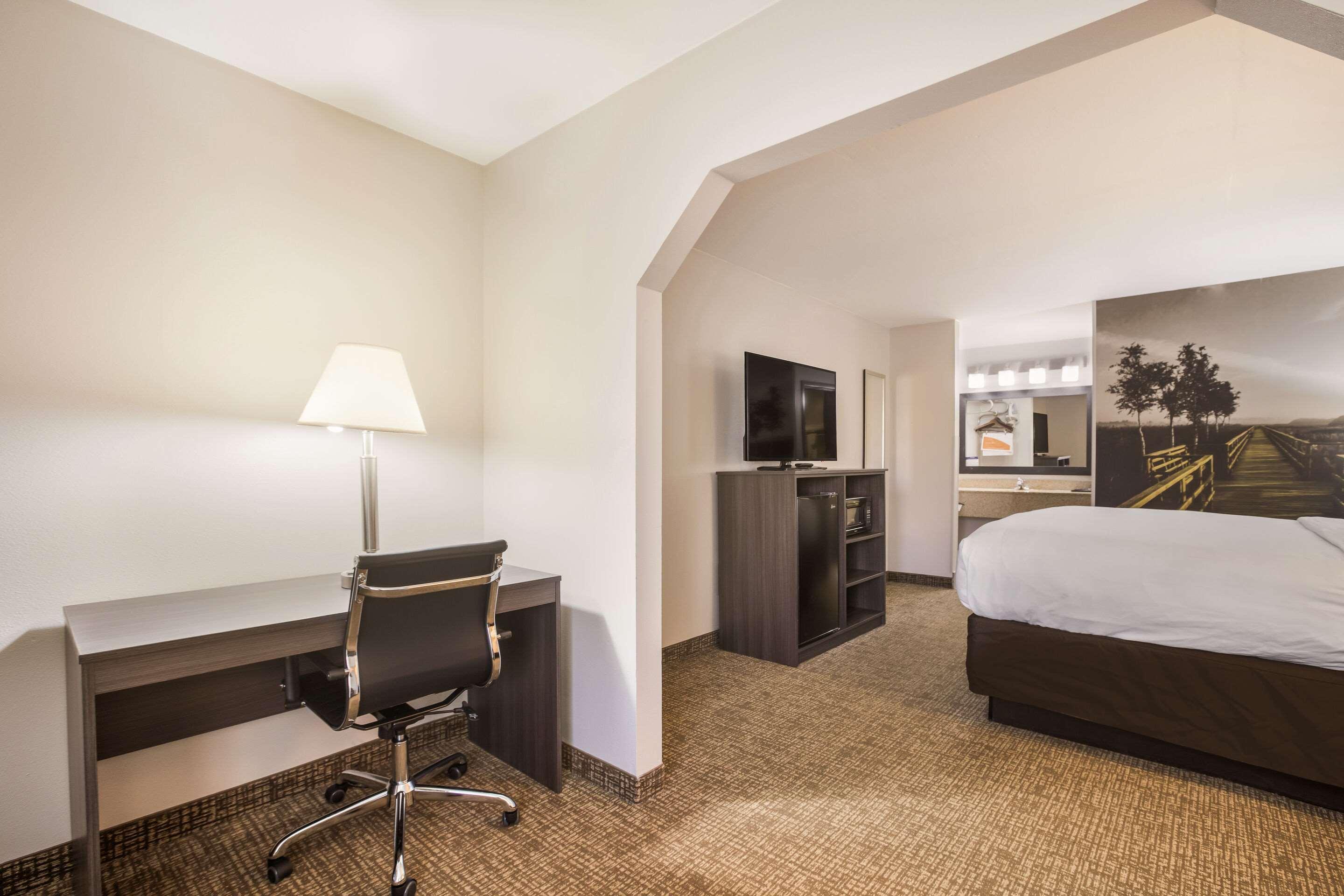 Отель Clarion Pointe Forsyth I-75 Экстерьер фото