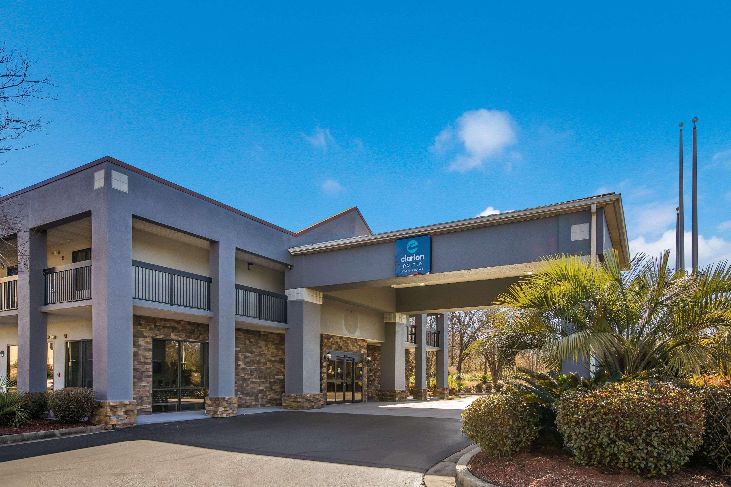 Отель Clarion Pointe Forsyth I-75 Экстерьер фото