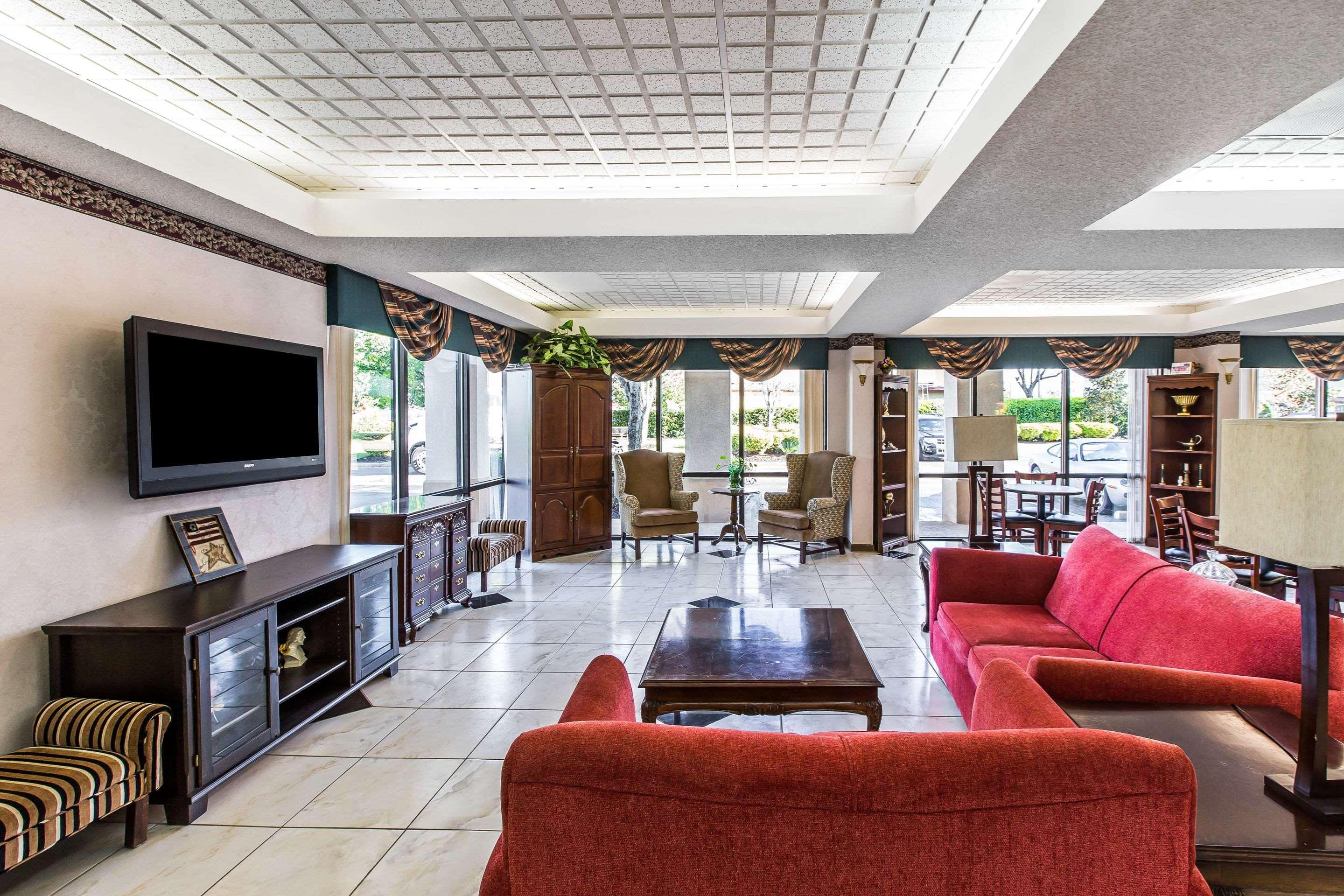 Отель Clarion Pointe Forsyth I-75 Экстерьер фото