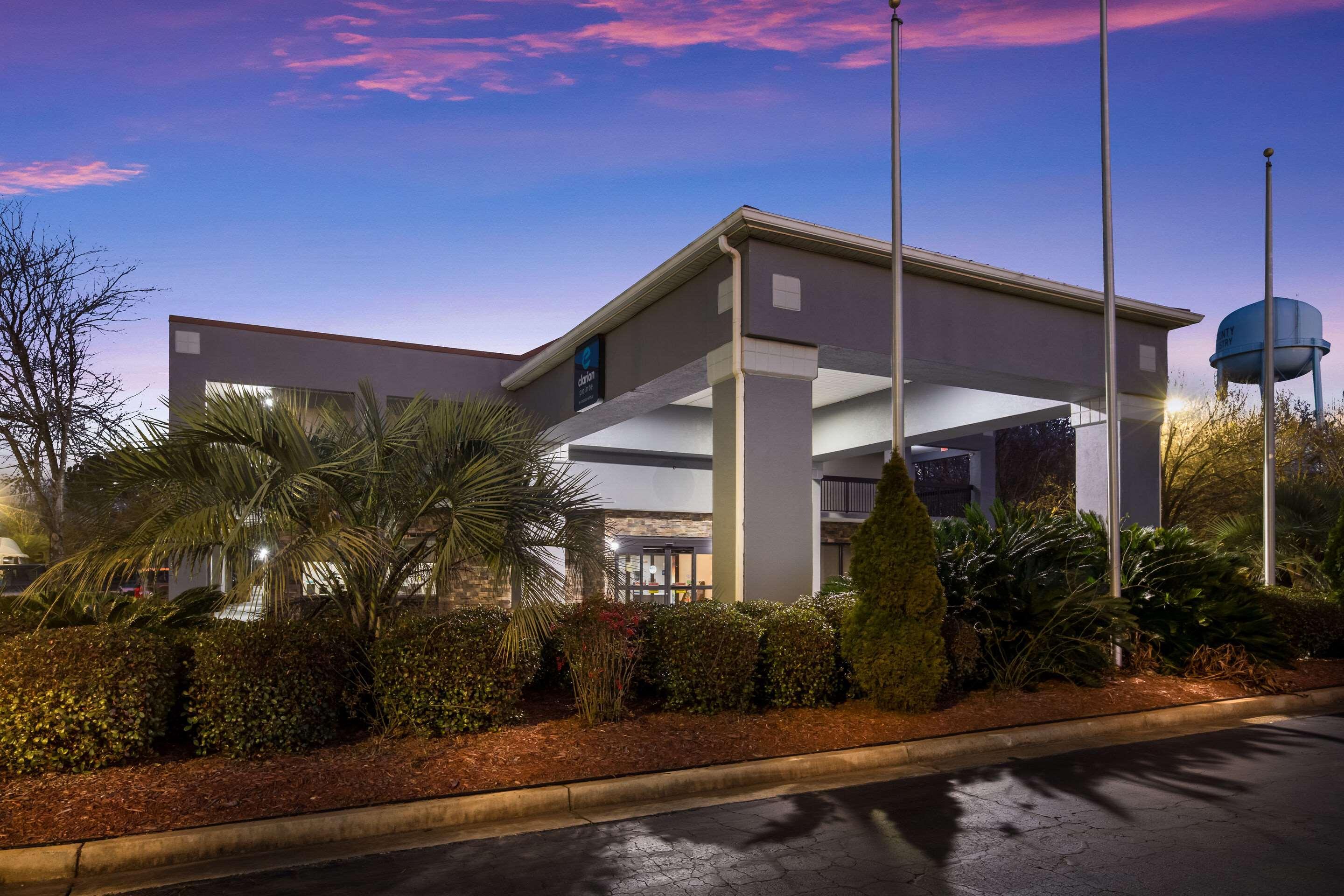 Отель Clarion Pointe Forsyth I-75 Экстерьер фото