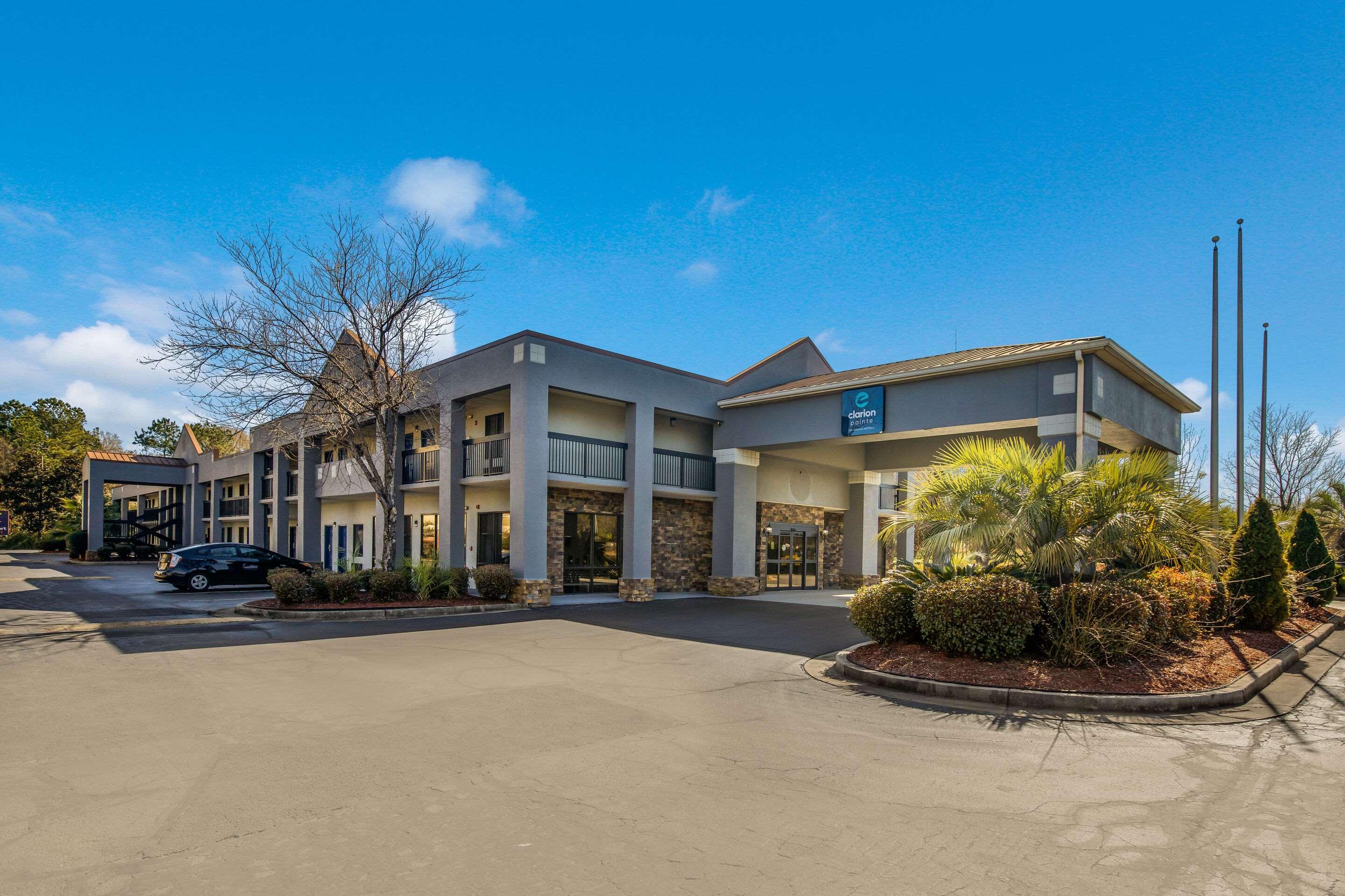 Отель Clarion Pointe Forsyth I-75 Экстерьер фото