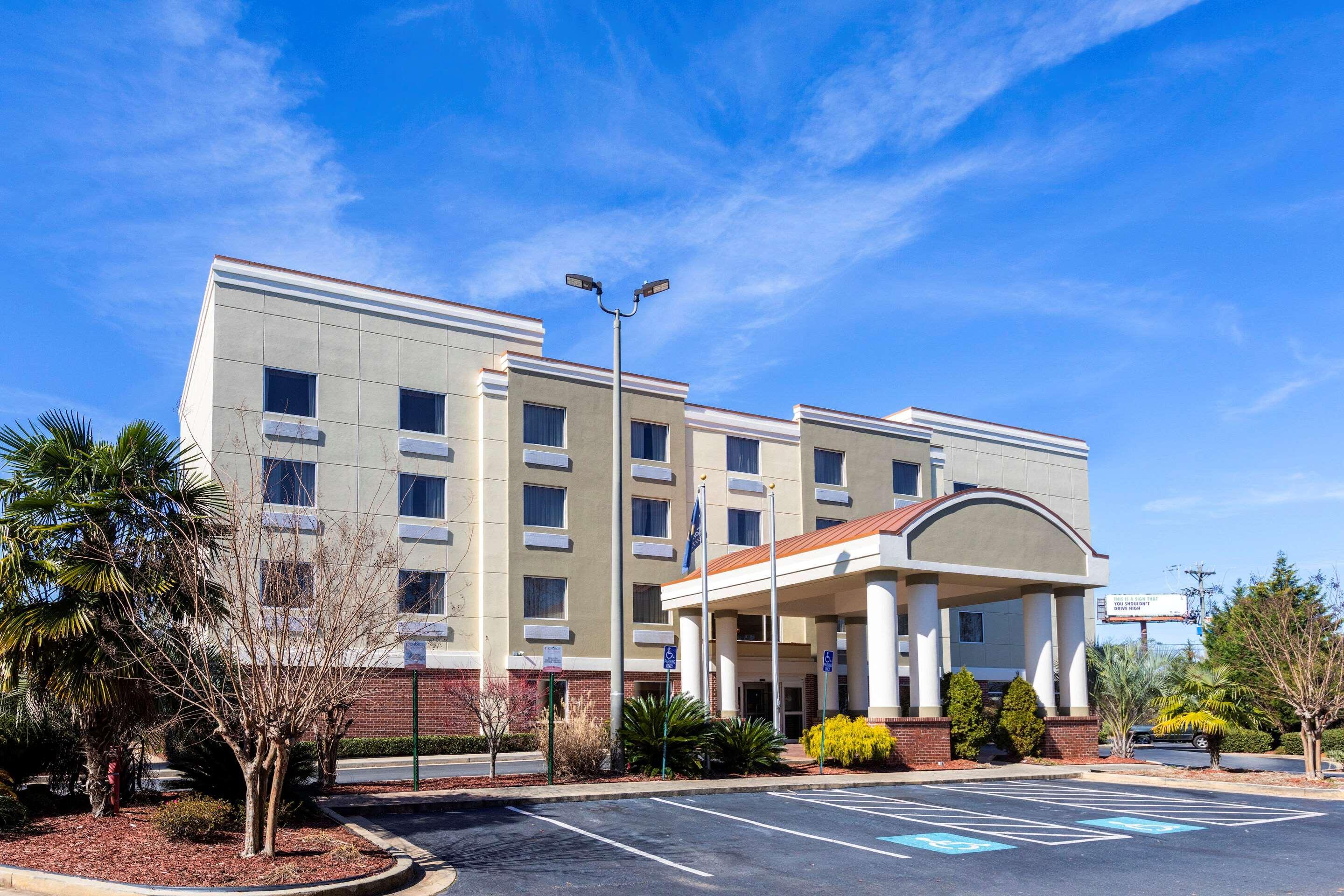 Отель Clarion Pointe Forsyth I-75 Экстерьер фото