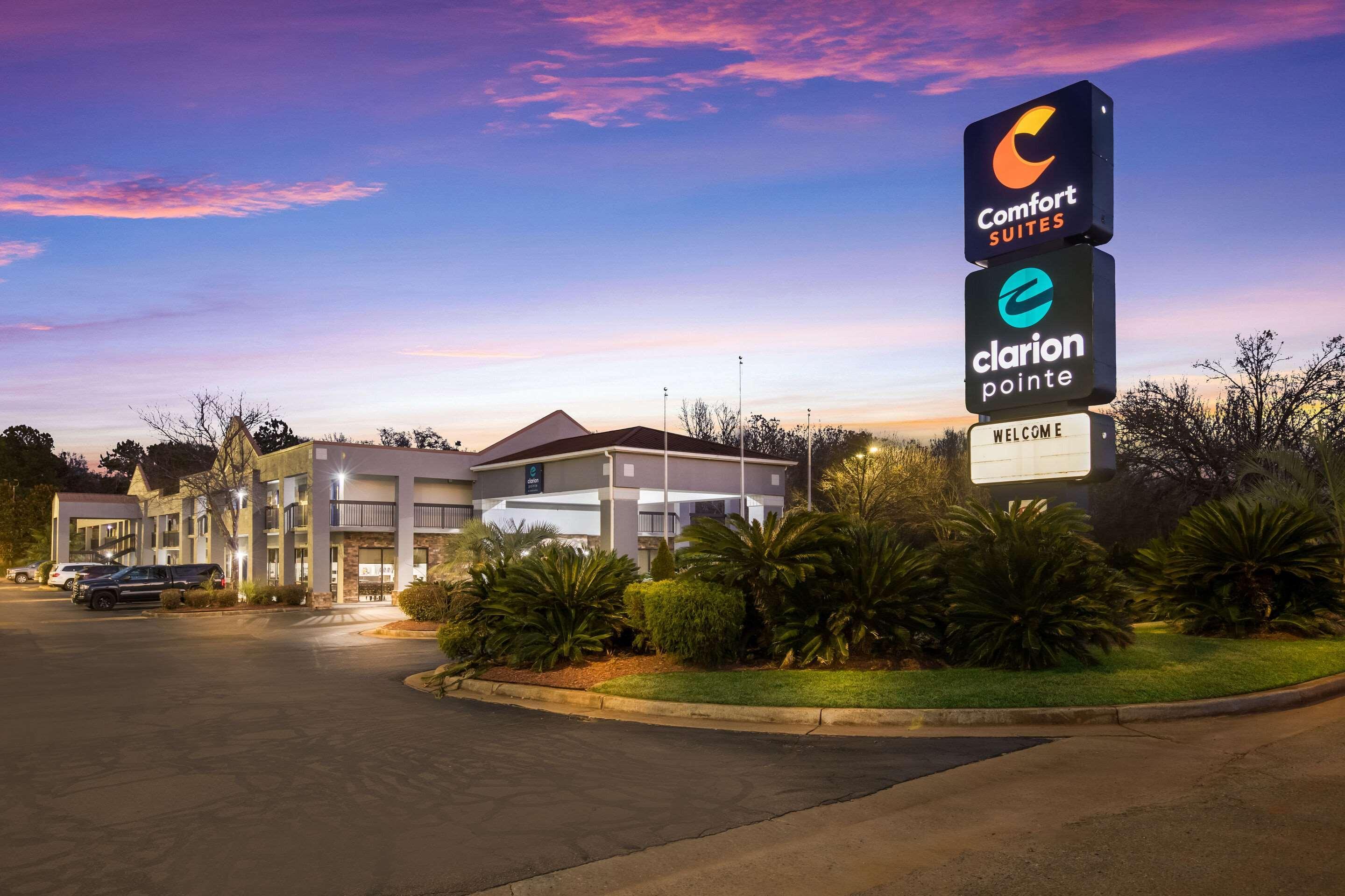 Отель Clarion Pointe Forsyth I-75 Экстерьер фото